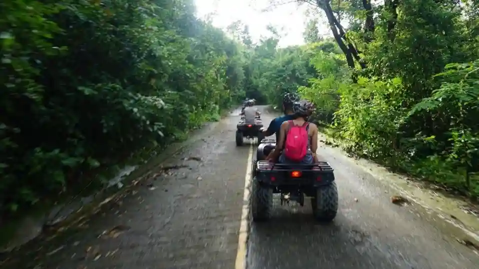 Phuket: Avventura in zipline e ATV + trasferimento Fornito da My Holiday Centre
