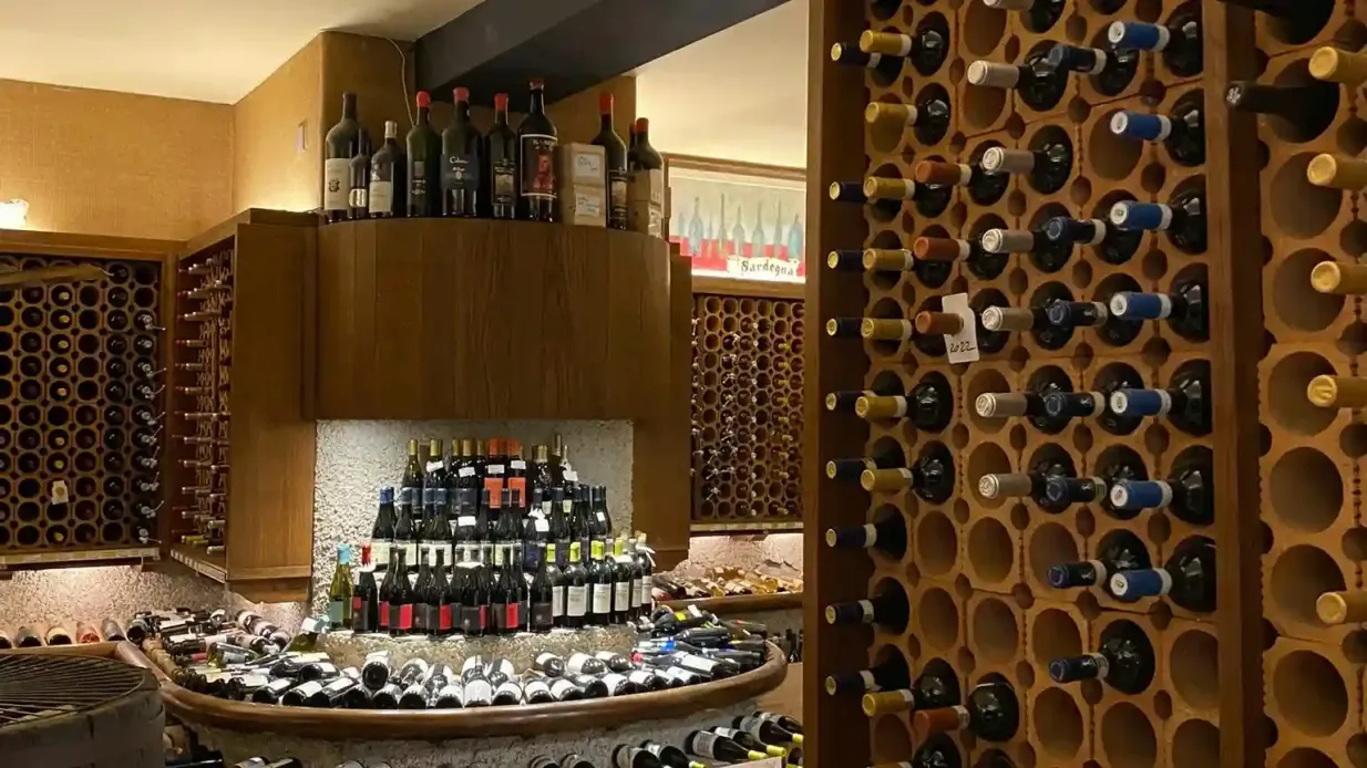 Firenze: Degustazione di vini + pranzo nel centro storico Fornito da IHE TOUR OPERATOR S.R.L.