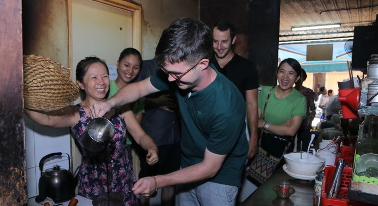 Excursão turística e gastronómica privada a Saigão em scooter Organizado por Scooter Saigon Tour