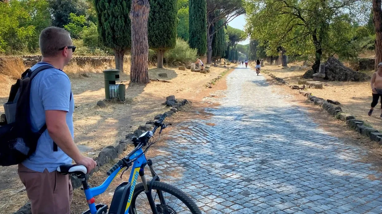 Voie Appienne : Excursion en E-Bike hors des sentiers battus + Catacombes + Nourriture Fournie par EsBike - Electric Bike Tours