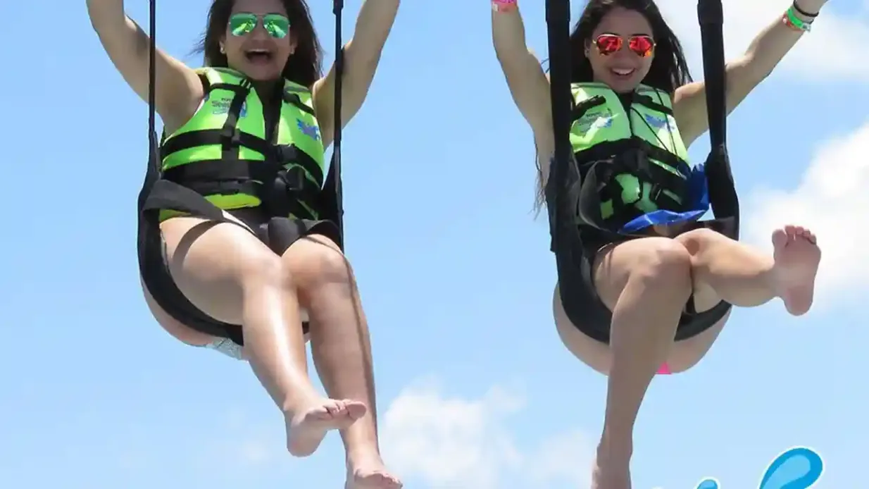 Cancún : Parasailing Open Date Ticket