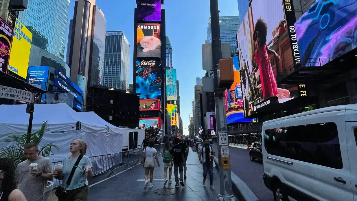 Nova York: Passeio guiado de ônibus e barco de 6 horas pela Estátua da Liberdade Organizado por 83