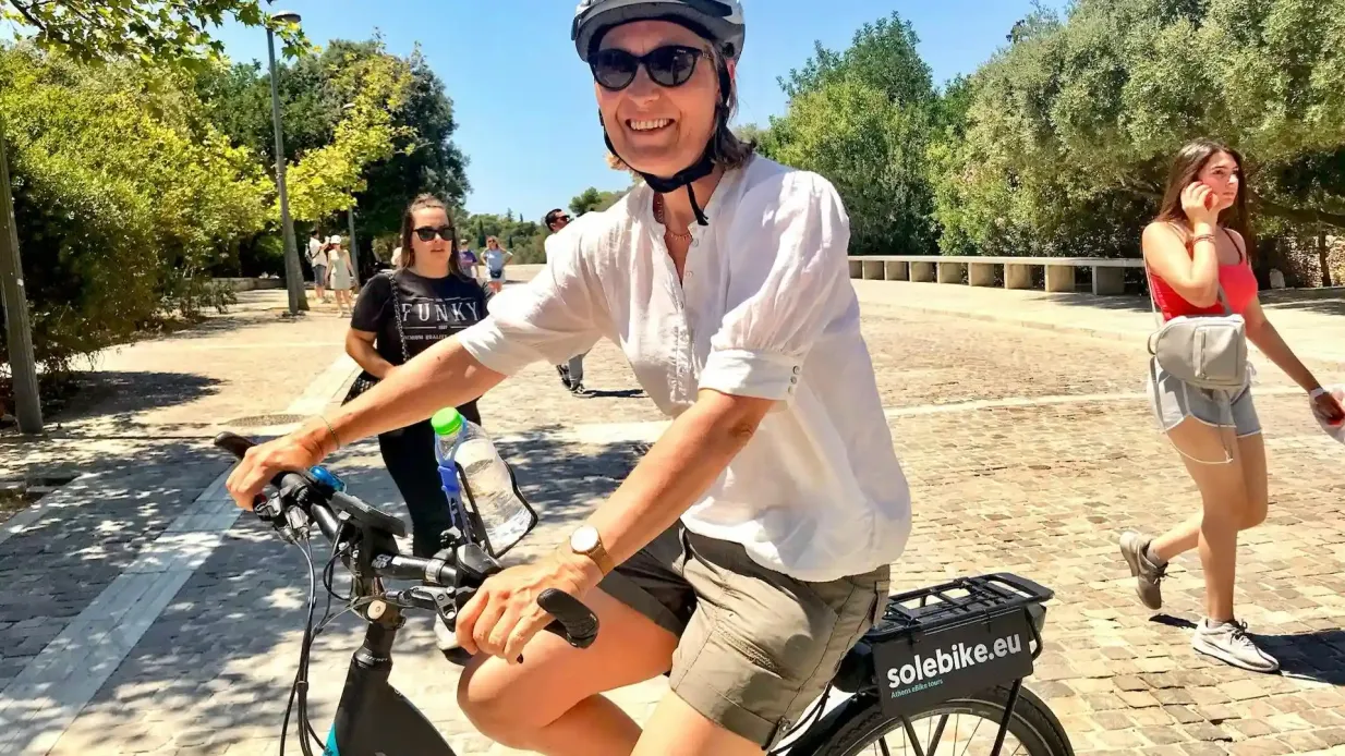 Athens: E-Bike Beach Excursion + Traditional Snacks
