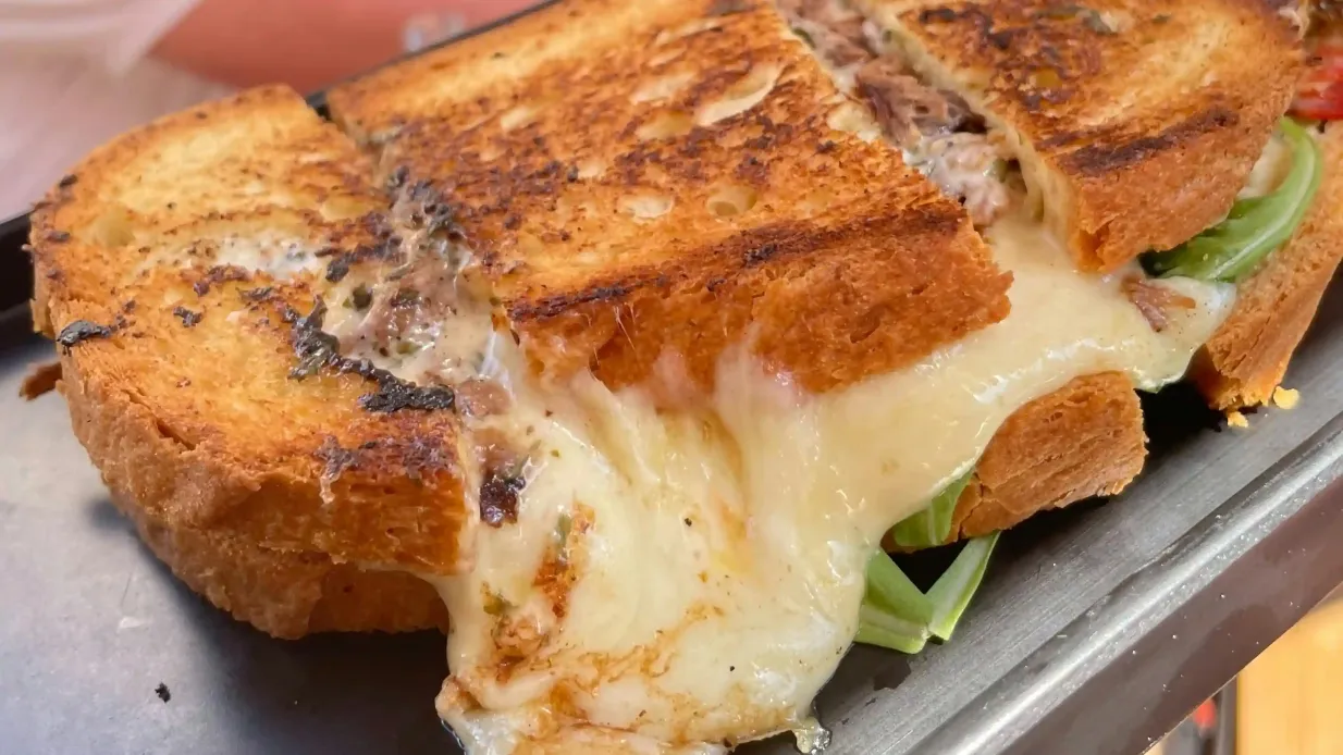 Paris: Canal St Martin Food Tour
