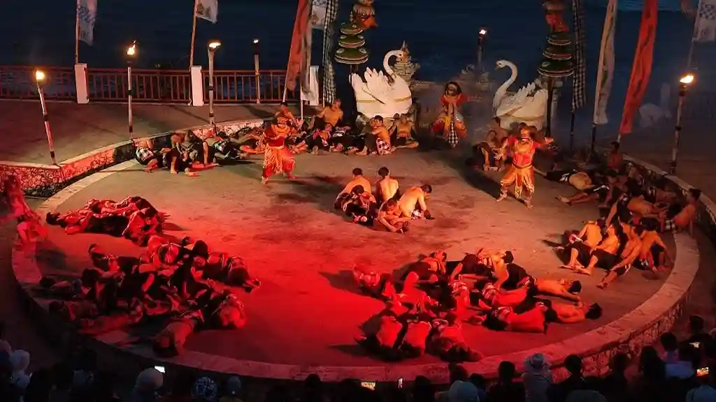 Bali: Espectáculo de Danza Kecak en la Playa de Melasti Operado por Tiqets International B.V.