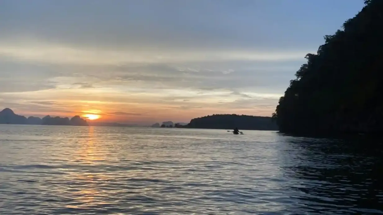 Krabi: Ao Thalan Sunset Kayak Tour with BBQ Dinner Provided by Anda Krabi Sea Tour