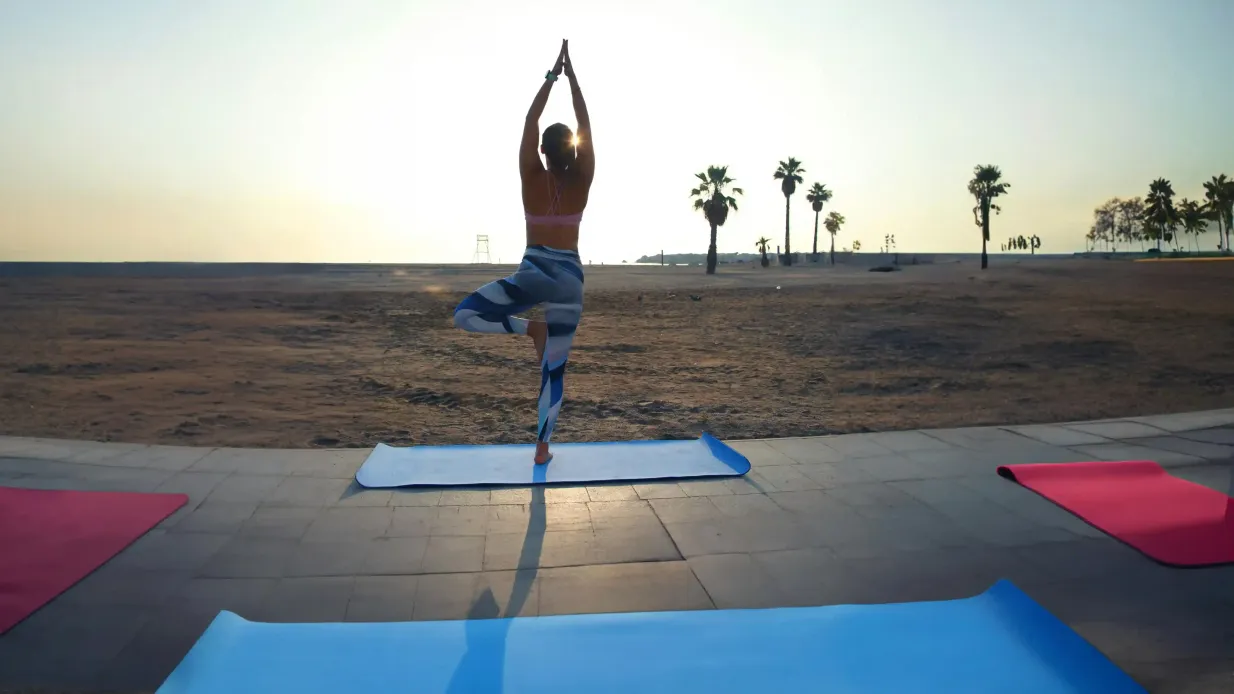 Barcelona: Sailing Experience with Yoga and Healthy Brunch