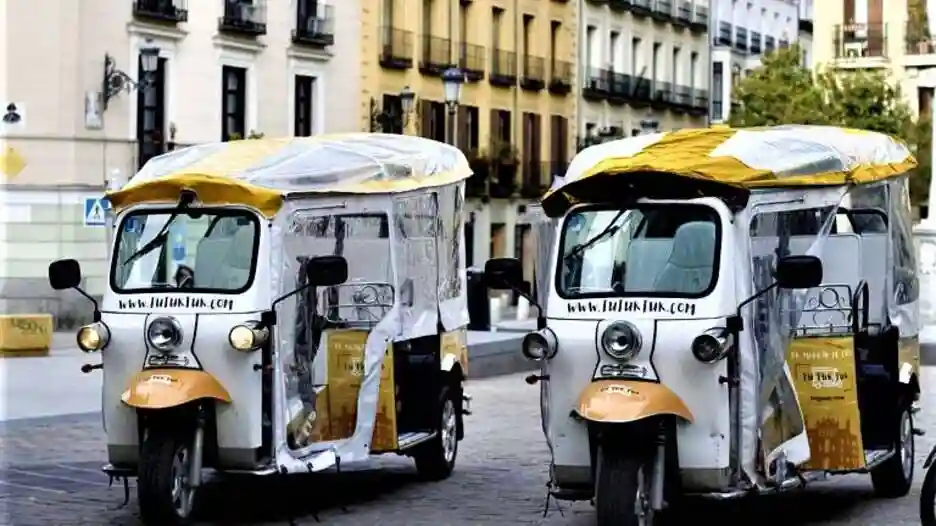 Madrid : Visite guidée d'une heure en tuk tuk électrique