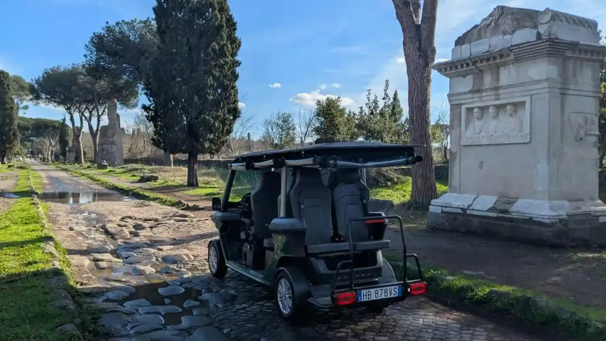 Vía Apia: Visita guiada compartida en carrito de golf Operado por EcoBike S.r.l.