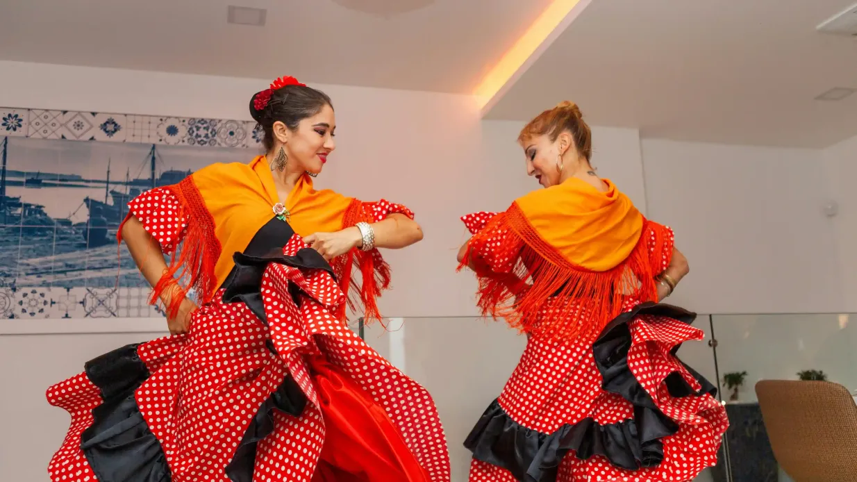 Portimão: Spettacolo di danza sivigliana + Tapas Fornito da P4Y SERVICES & MEDIACAO IMOBILIARIA, LDA