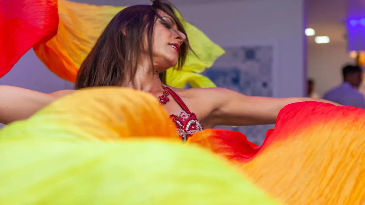 Portimão: Spettacolo di danza araba con tapas e vino