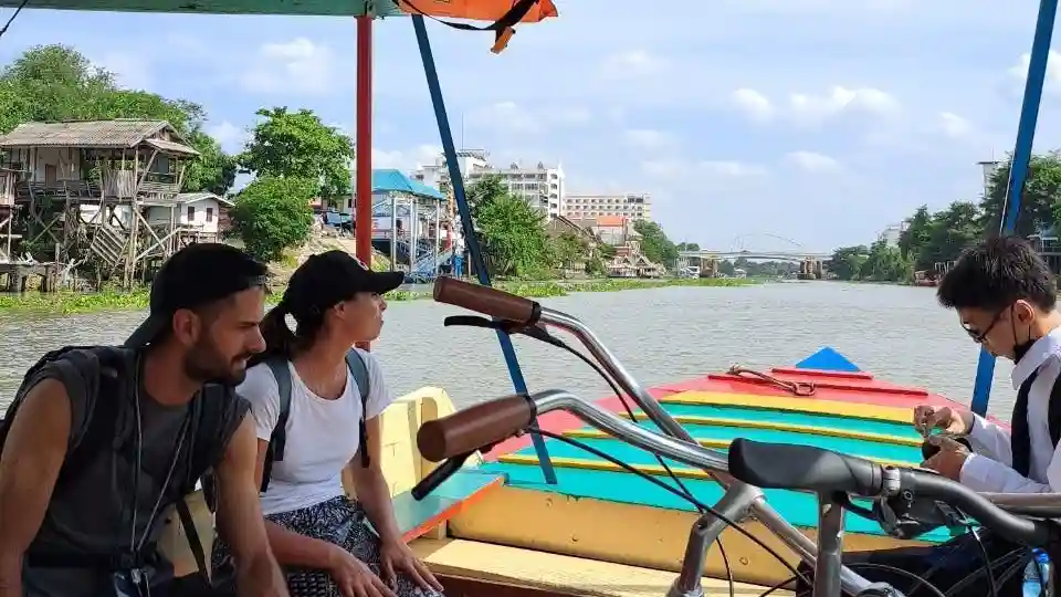 Ayutthaya: Excursión guiada en bicicleta con almuerzo + travesía en barco Operado por Recreational Bangkok Biking Co., Ltd.
