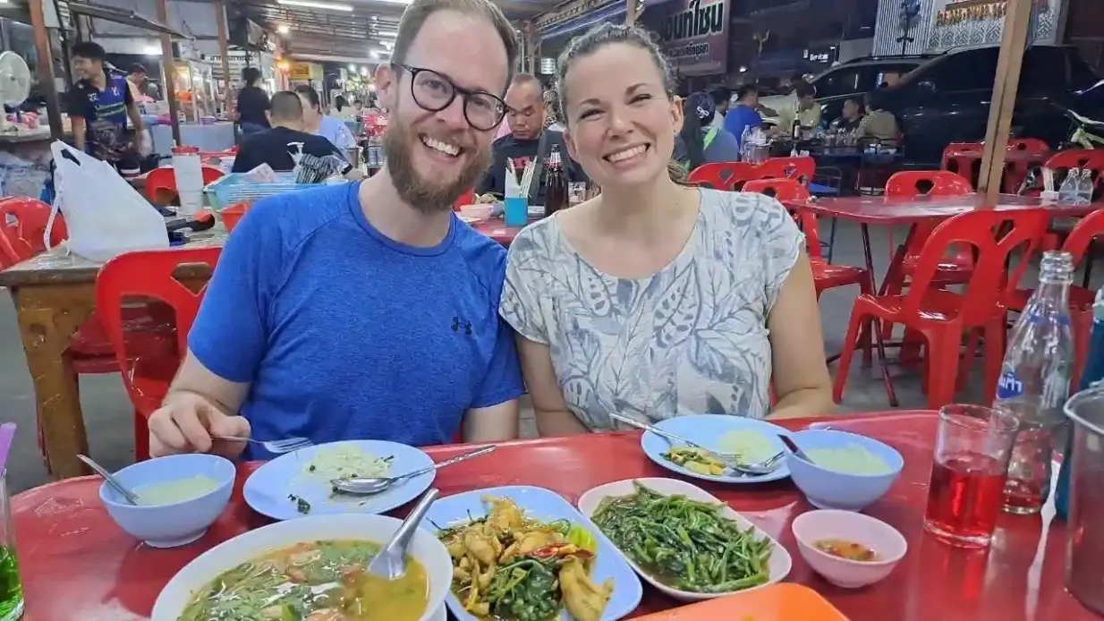 Ayutthaya: Excursión en Bici al Atardecer con Comida + Travesía en Barco Operado por Recreational Bangkok Biking Co., Ltd.
