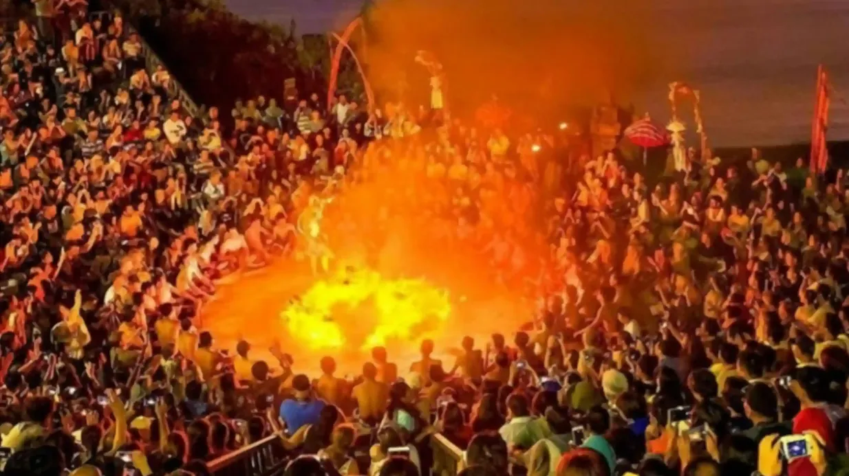 Bali: Visita Privada a los Templos de Tanah Lot y Uluwatu + Danza Kecak Operado por Krisna Bali Trekking Tour