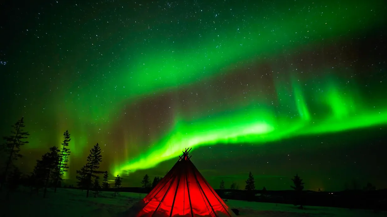 Aurora boreal em Rovaniemi: passeio na natureza + câmera profissional