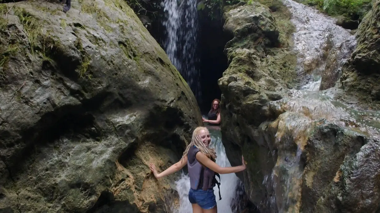Forêt de Vega Baja : Randonnée guidée vers les grottes et les chutes d'eau Fournie par Exploradise