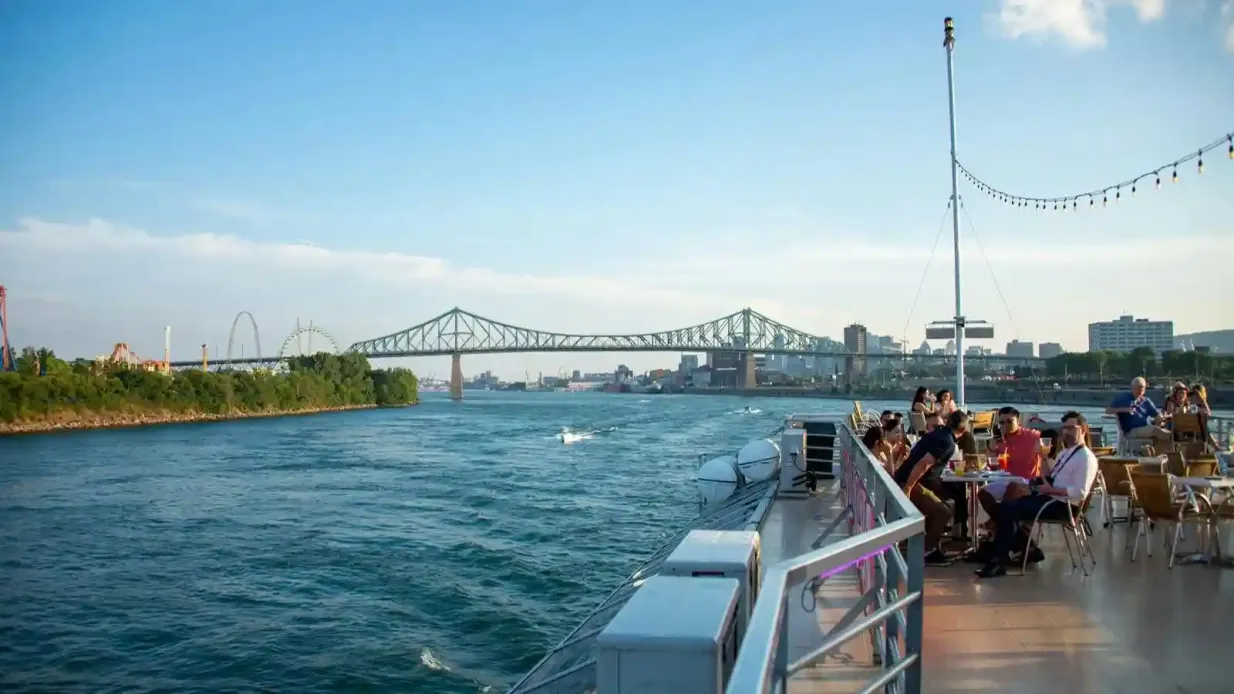 Crucero turístico guiado por el río de Montreal + Entrada a la Torre de Observación