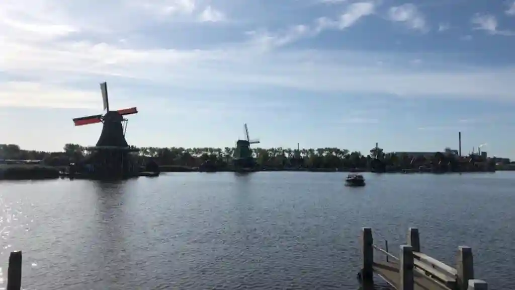 Zaanse Schans & Volendam: Private Guided Tour + Transport Provided by Luxury Business Transfers