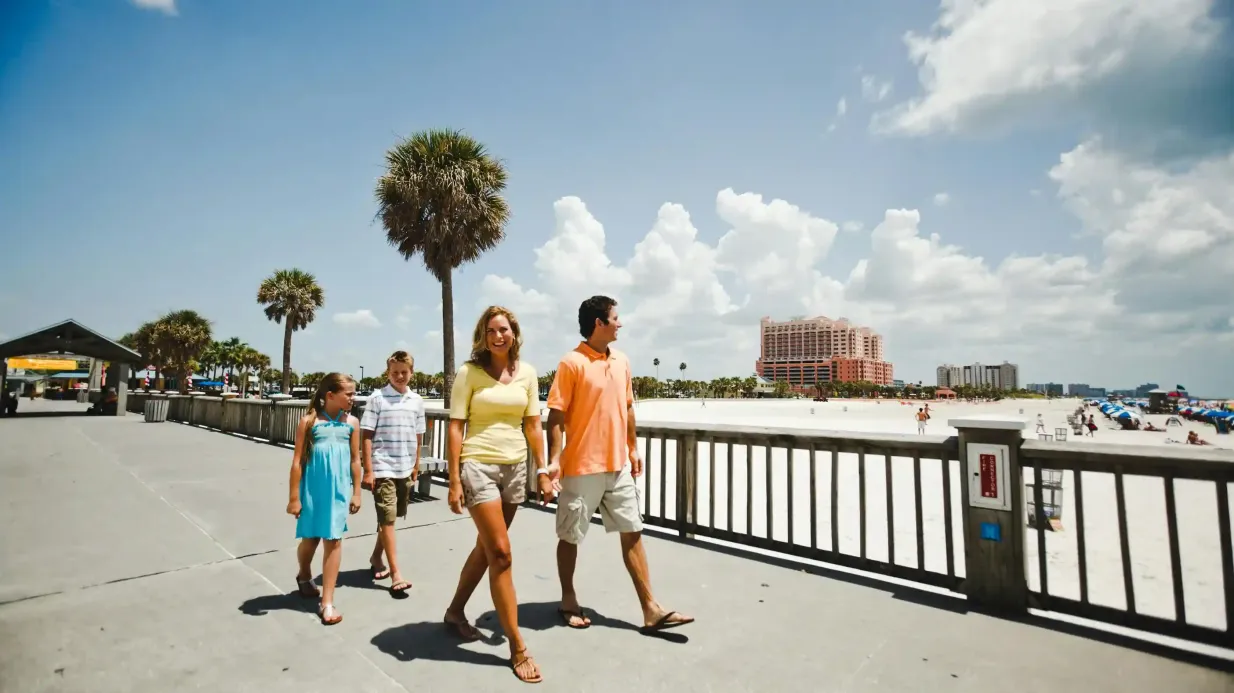 Playa de Clearwater: Traslado de ida y vuelta en autobús desde Kissimmee Operado por Gray Line Orlando