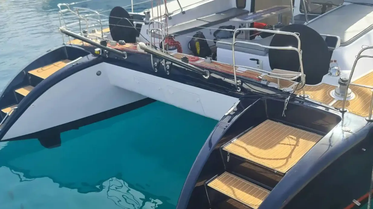 Tenerife: tour di 3 ore in catamarano per l'osservazione di balene e delfini con catering Fornito da CHARTER VELA Y MOTOR SLUNIPERSONAL