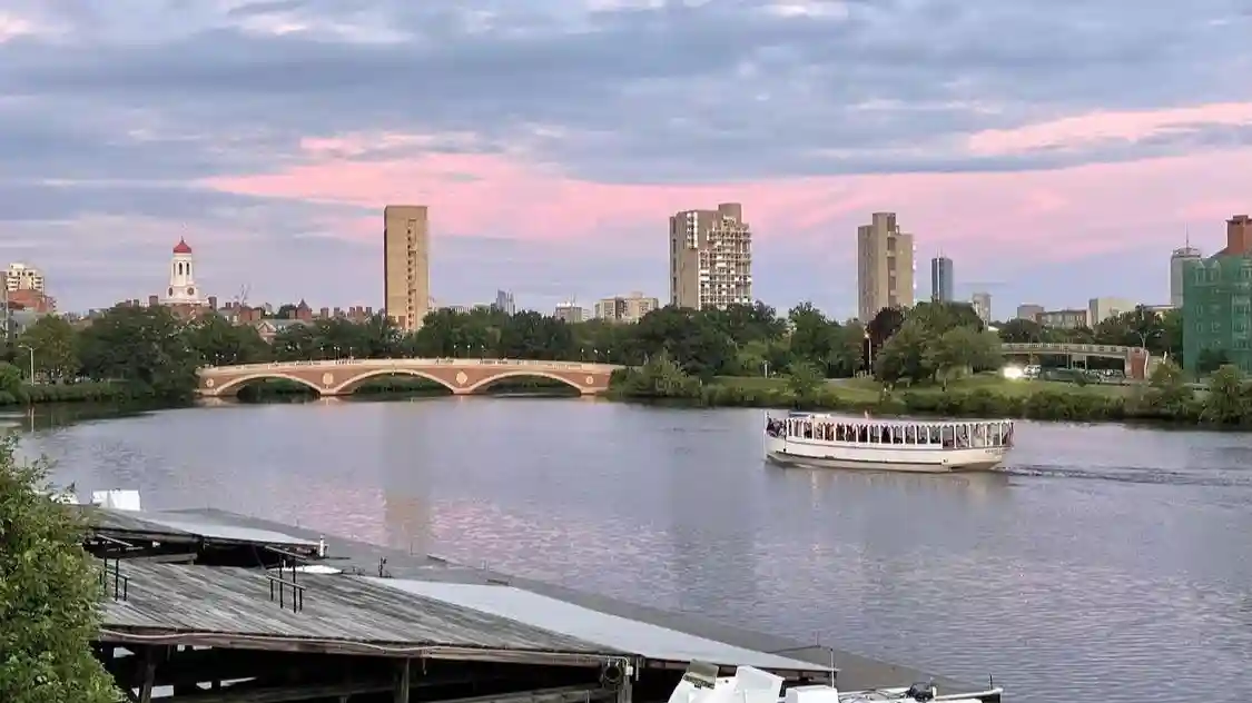 Charles River: 90-minütige Cocktail- und Sonnenuntergangstour