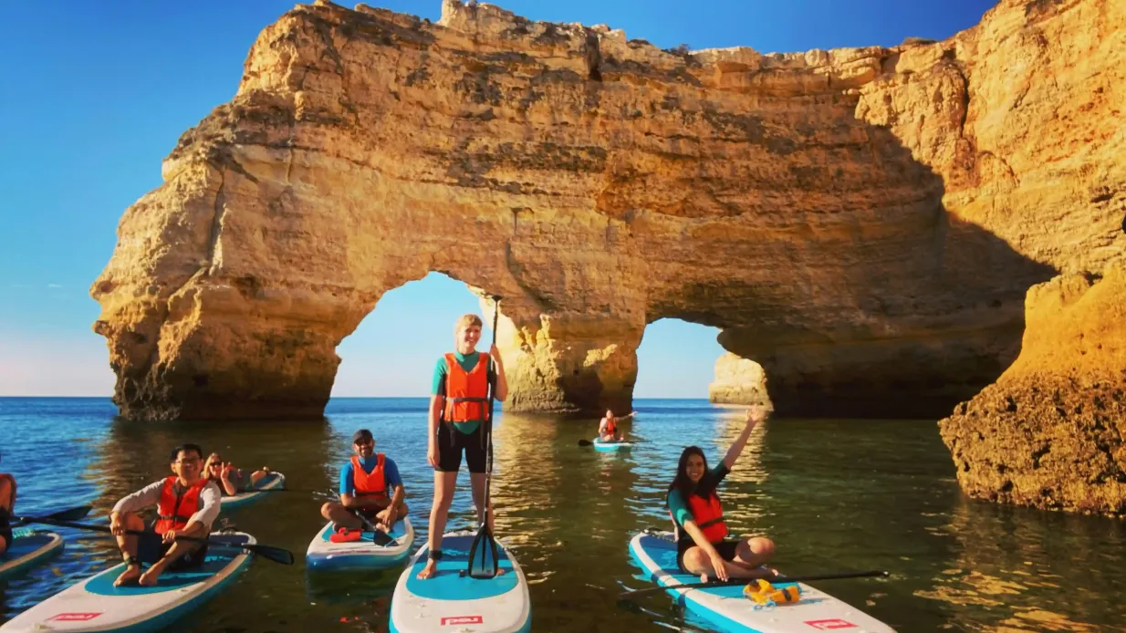 Grotte de Benagil : Pagaie au lever du soleil depuis la plage de Benagil Fournie par Blue Xperiences