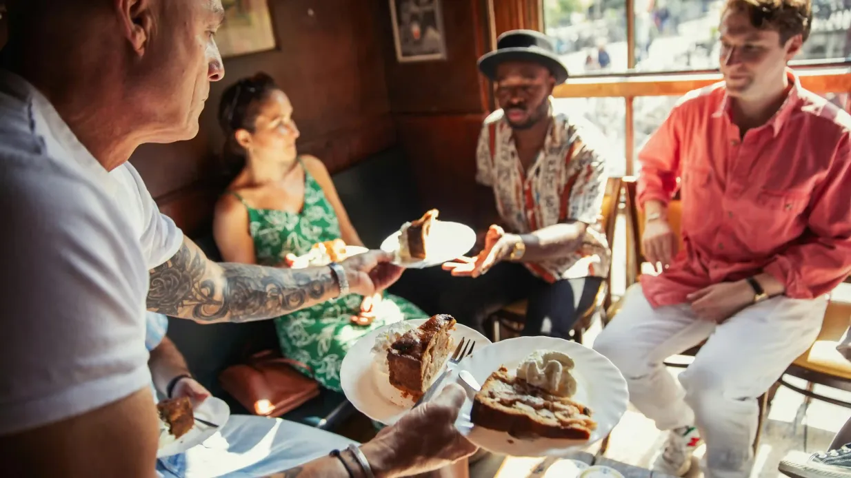 Amsterdã: Tour gastronômico guiado com cruzeiro de 1 hora pelo canal