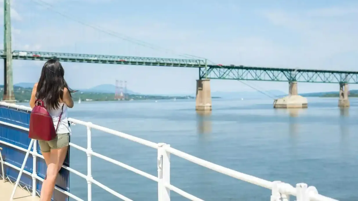 Québec : Croisière touristique guidée sur le fleuve Fournie par AML Cruises