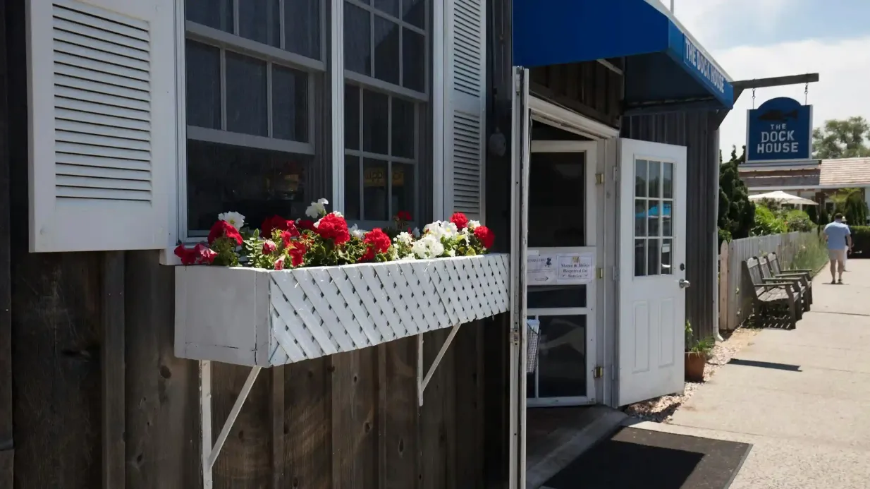 The Hamptons, Sag Harbor & Outlet Shopping from New York City Provided by Empire Vacations