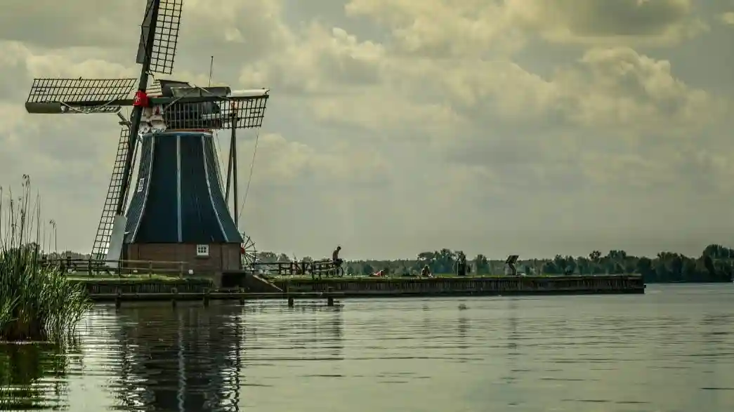 Lisse: Windmill and Lake Cruise from Katwijk Provided by Rederij Van Hulst