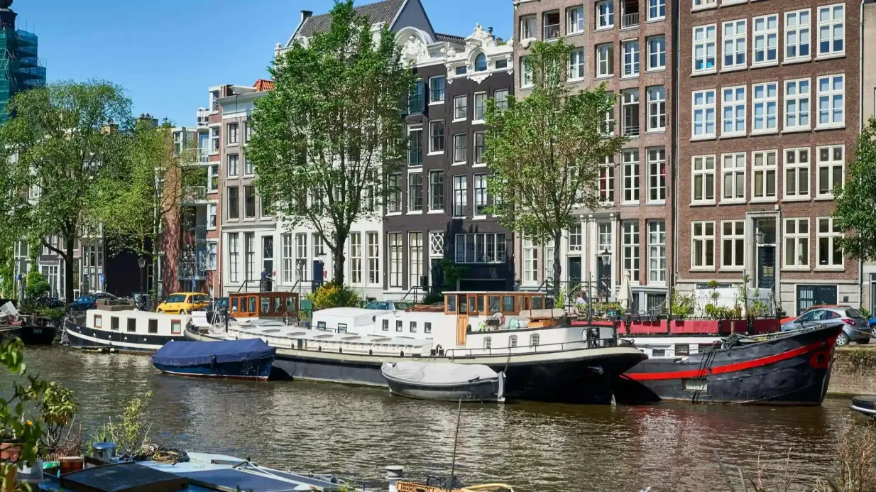 Amsterdam: Halbprivate Bootstour Wein Bereitgestellt von Tiqets International B.V.