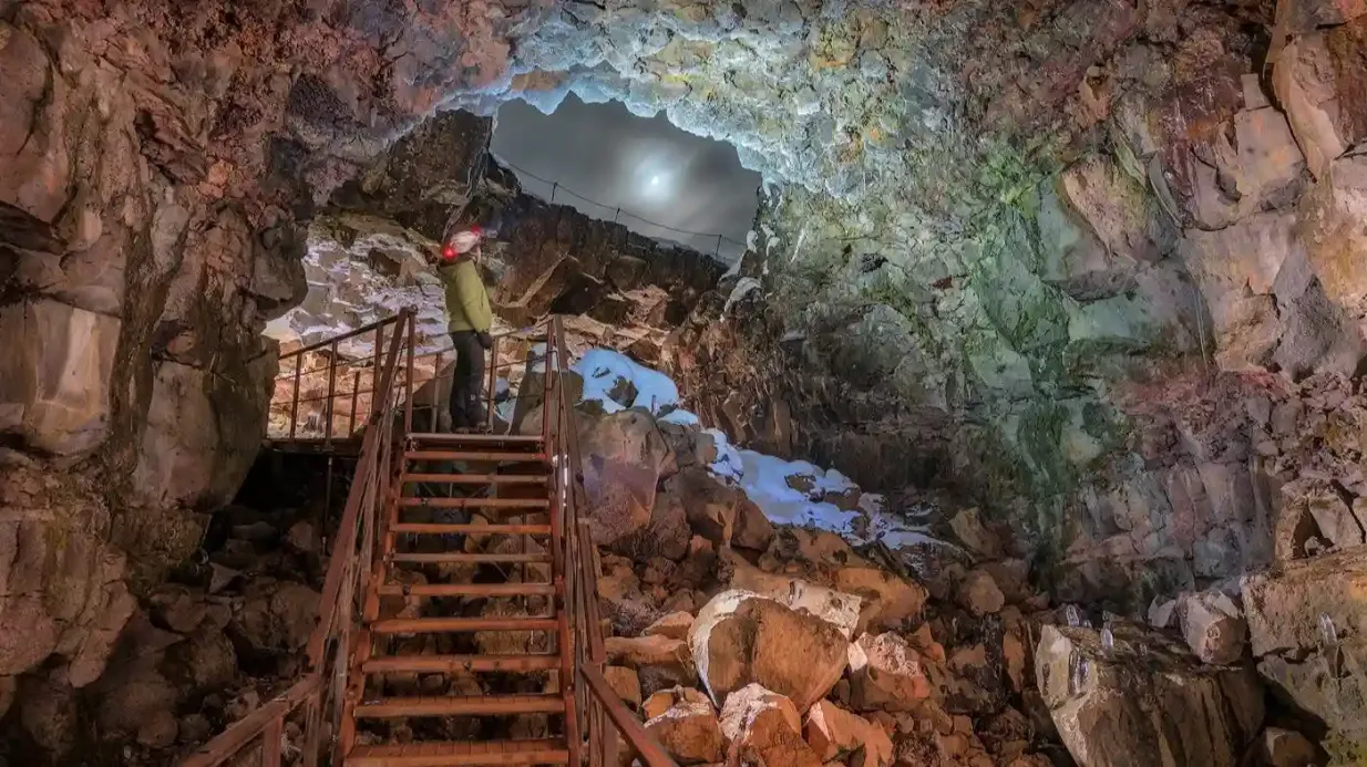Golden Circle & Lava Tunnel: Day Tour from Reykjavik Provided by Icelandia