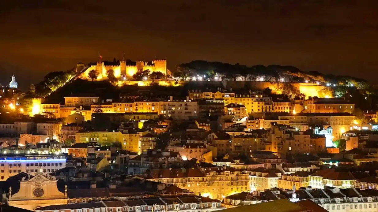 Lisbon: Small-Group Evening City Tour, Dinner and Fado Show with Transportation