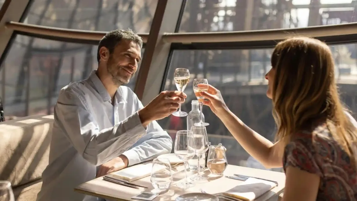 Parigi: Tour guidato da Londra + Pranzo alla Torre Eiffel + Crociera sulla Senna
