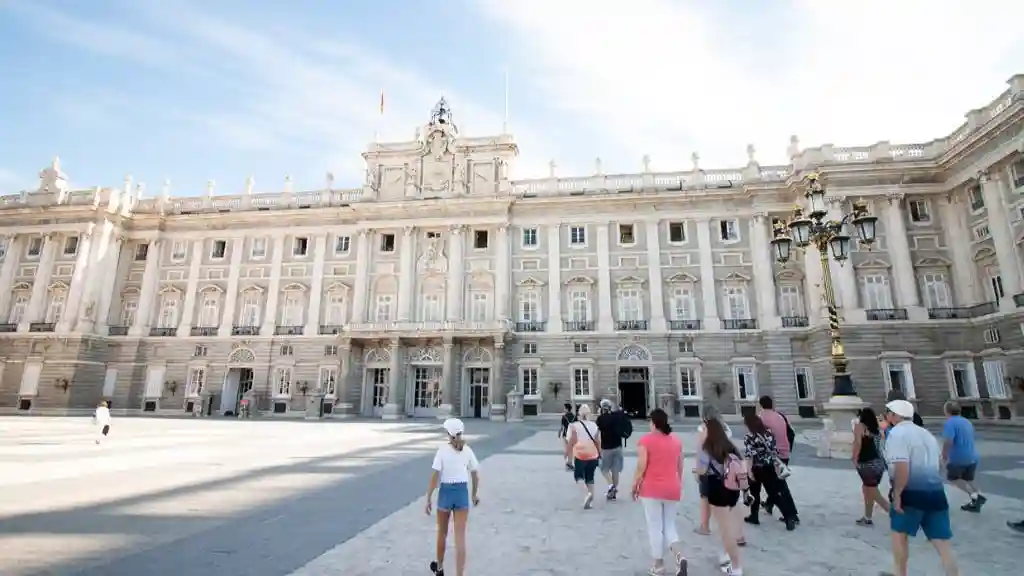 Palazzo Reale e Parco del Retiro Madrid: visita guidata di mezza giornata con degustazione di tapas