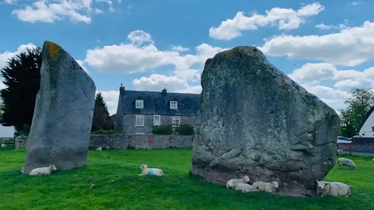 Stonehenge & Stone Circles of Avebury: Guided Day Trip from London Provided by Stonehenge & Stone Circles of Avebury: Guided Day Trip from London
