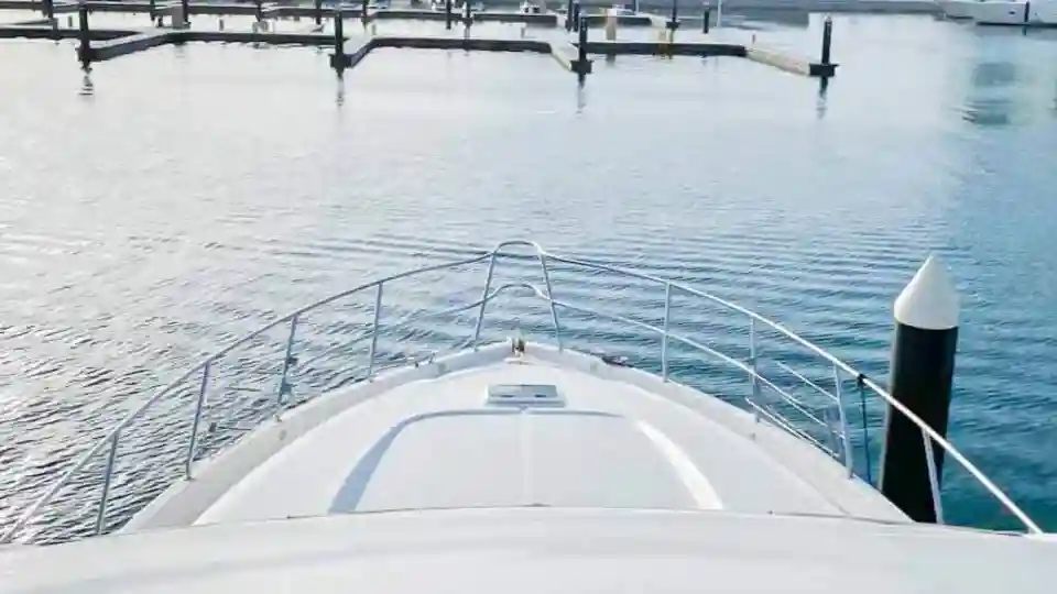 Dubai Harbour: Alquiler de yates de 61 pies - Silver Creek