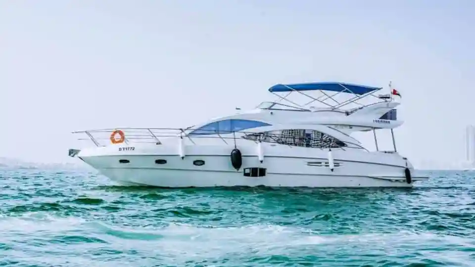 Dubai Harbour: Alquiler de yates de 56 pies - Lagoona