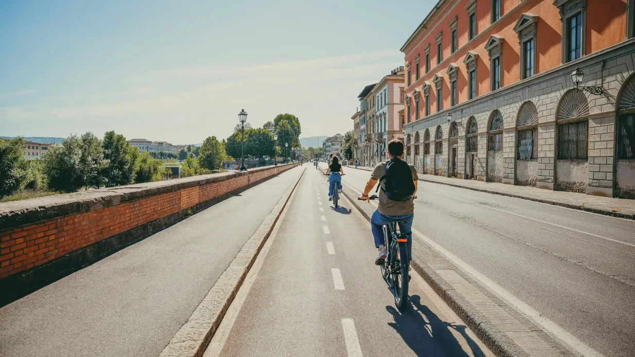 Tour de nuit en E-Bike depuis le Piazzale Michelangelo : petit groupe Fournie par CAF TOUR & TRAVEL SRL - Gray Line Tours