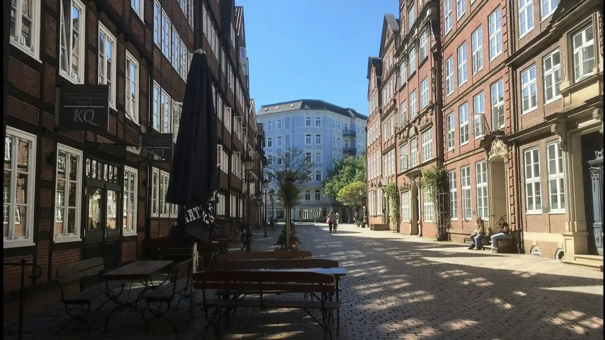 Hamburg: Private Guided Walking Tour Provided by SCHÖNES HAMBURG