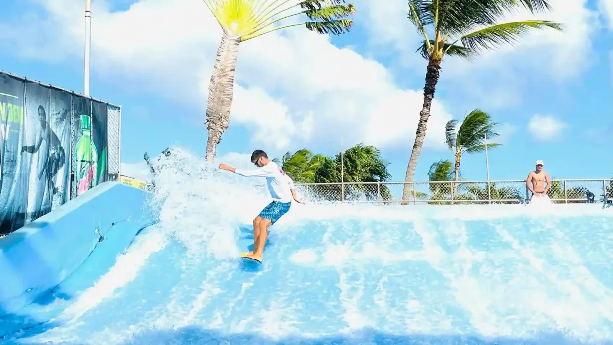 Hawaï : Ticket d'entrée à Wet 'n' Wild + transport depuis Waikiki Fournie par Malama Tours