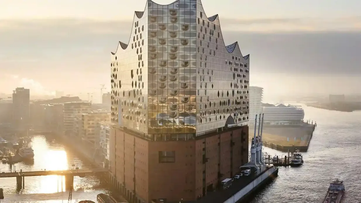Elphi Plaza – Guided Tour with Störtebeker Beer Provided by Adventure World Tours