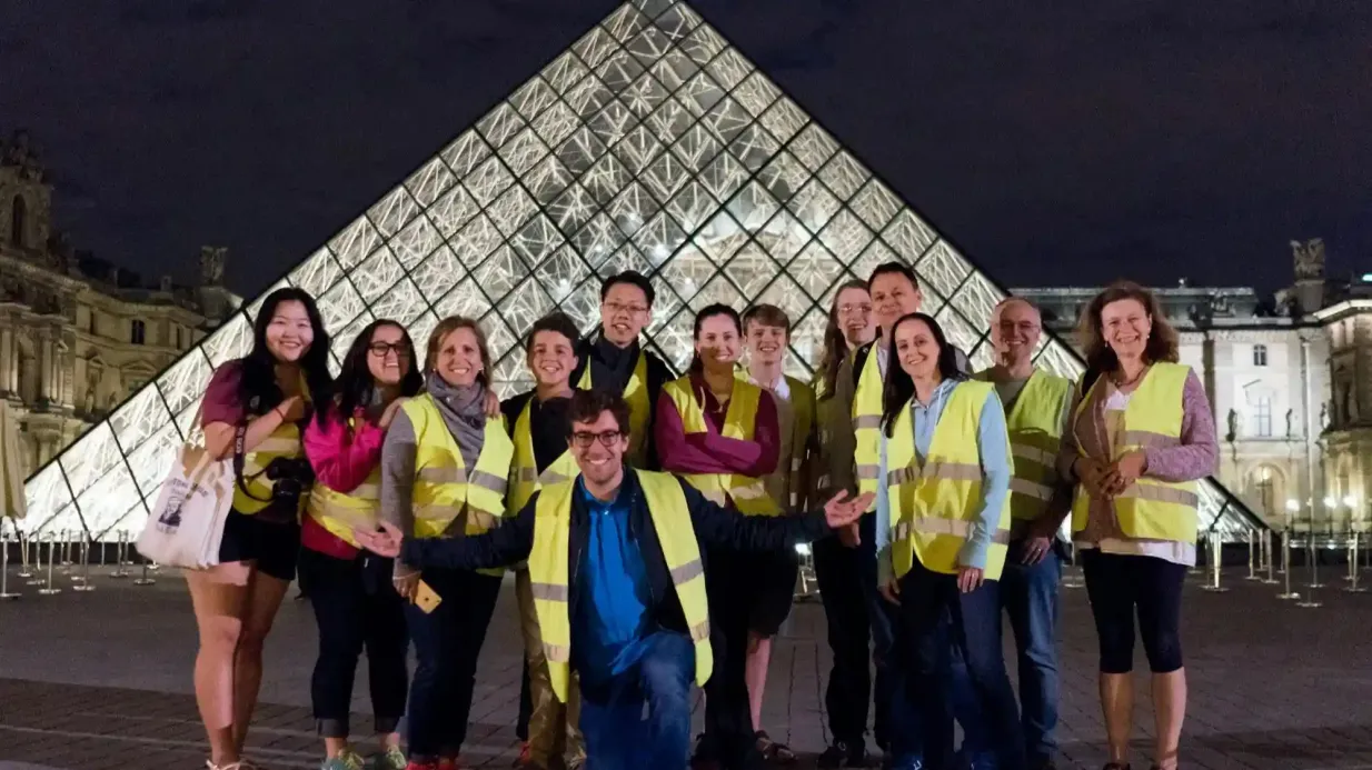 Parigi: Tour serale in bicicletta + crociera in barca di 1 ora Fornito da Blue Fox Travel