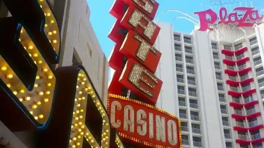 Downtown Las Vegas: Walking Tour of Fremont Street from Past to Present