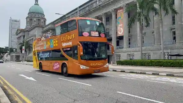 FunVee Singapore: Day Tour by Open-Top Bus