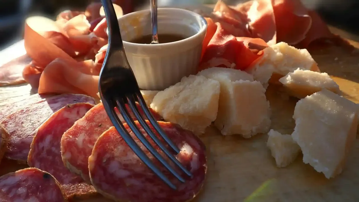Milano: Aperitivo locale e tour del cibo di strada