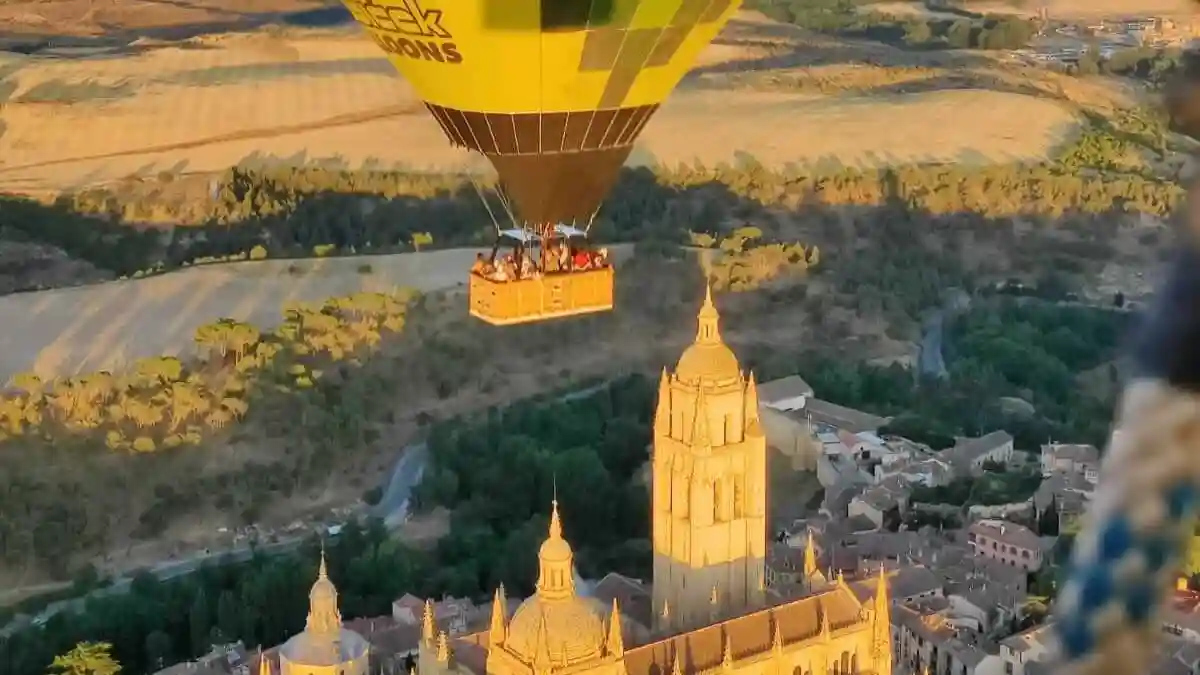 Segovia: Vôo de Balão de Ar Quente com café da manhã e Cava Organizado por EOLO MARKETING SL