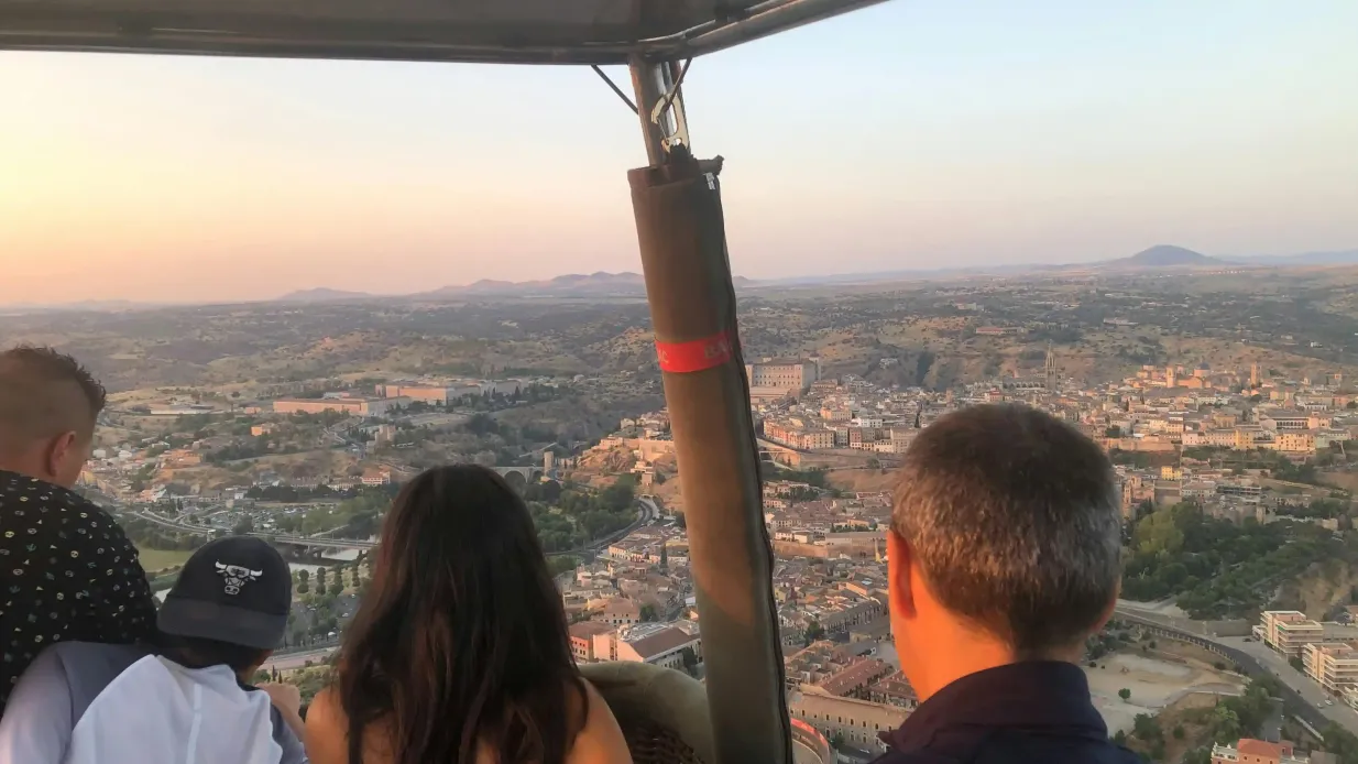 Toledo: Hot Air Balloon Flight with Breakfast and Cava Provided by EOLO MARKETING SL