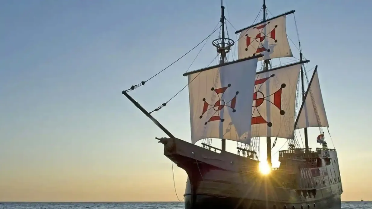 Dubrovnik: Passeio de barco guiado ao pôr do sol só para adultos