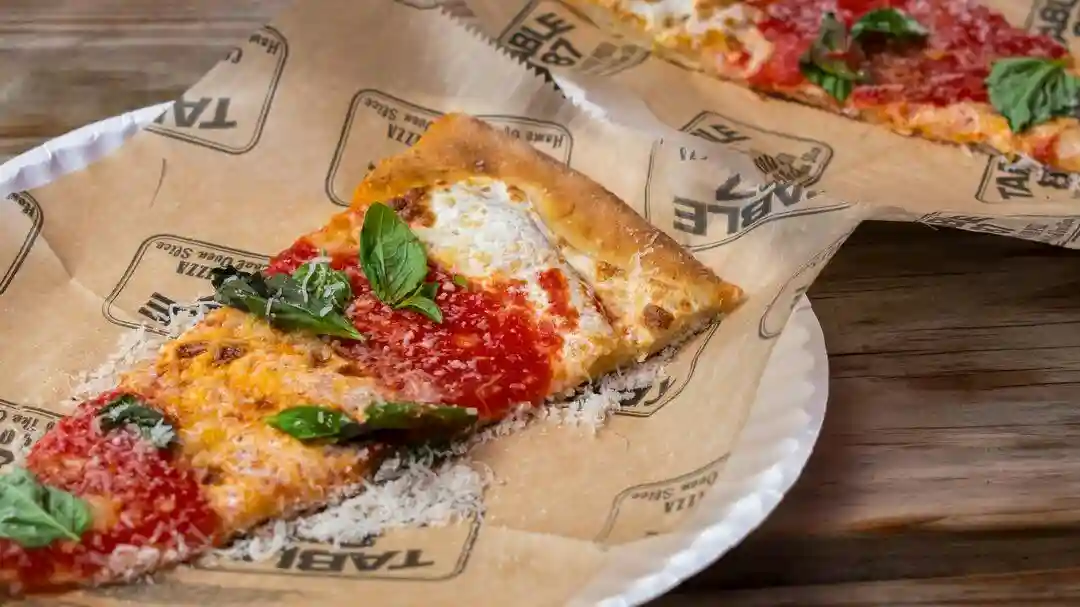 Essen in der Nachbarschaft: Brownstone Brooklyn Food Tour Bereitgestellt von Urban Adventures USA